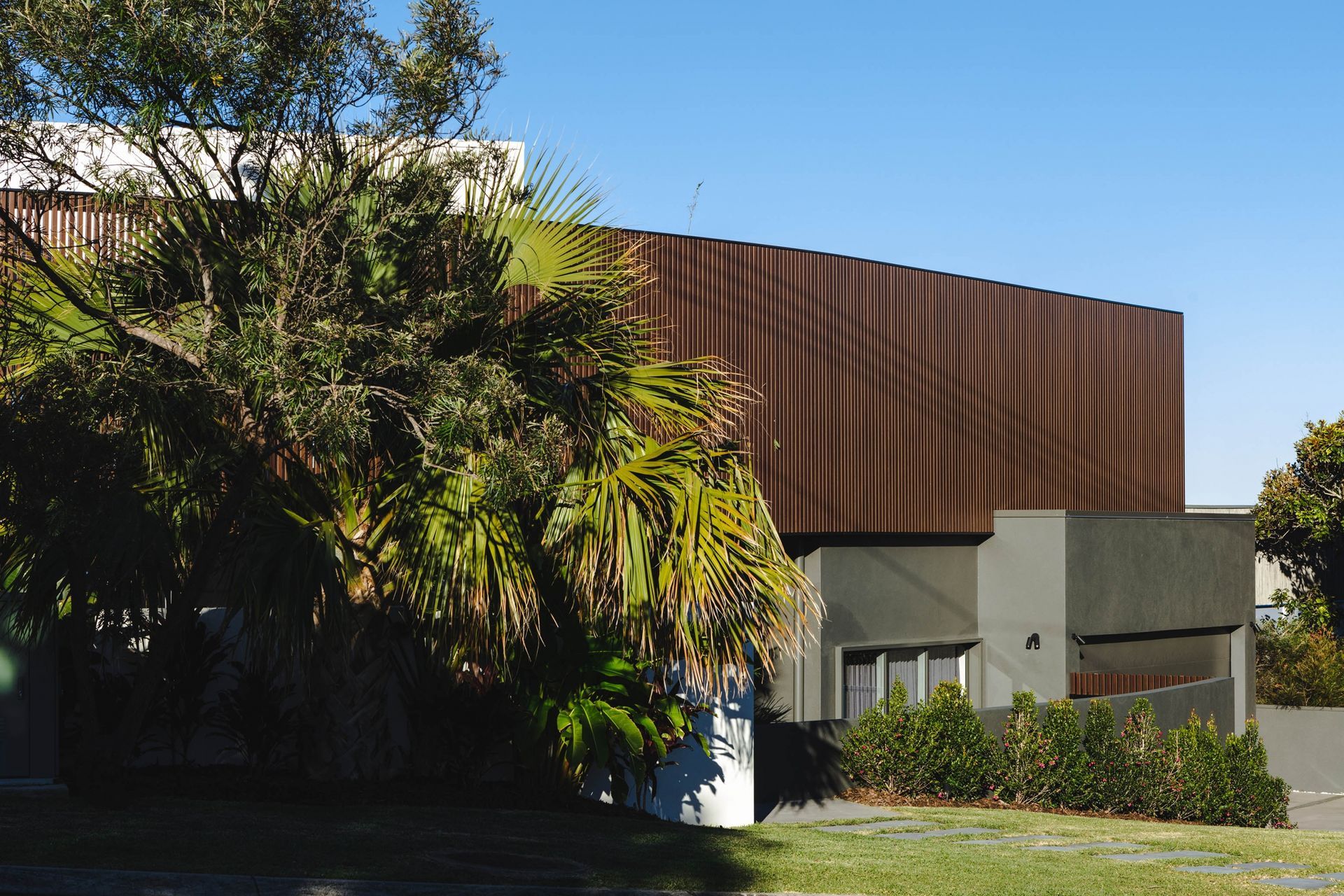 The sublimation process creates the look of real wood in a range of profile types, colours and size options. The longest length available is 5650mm.