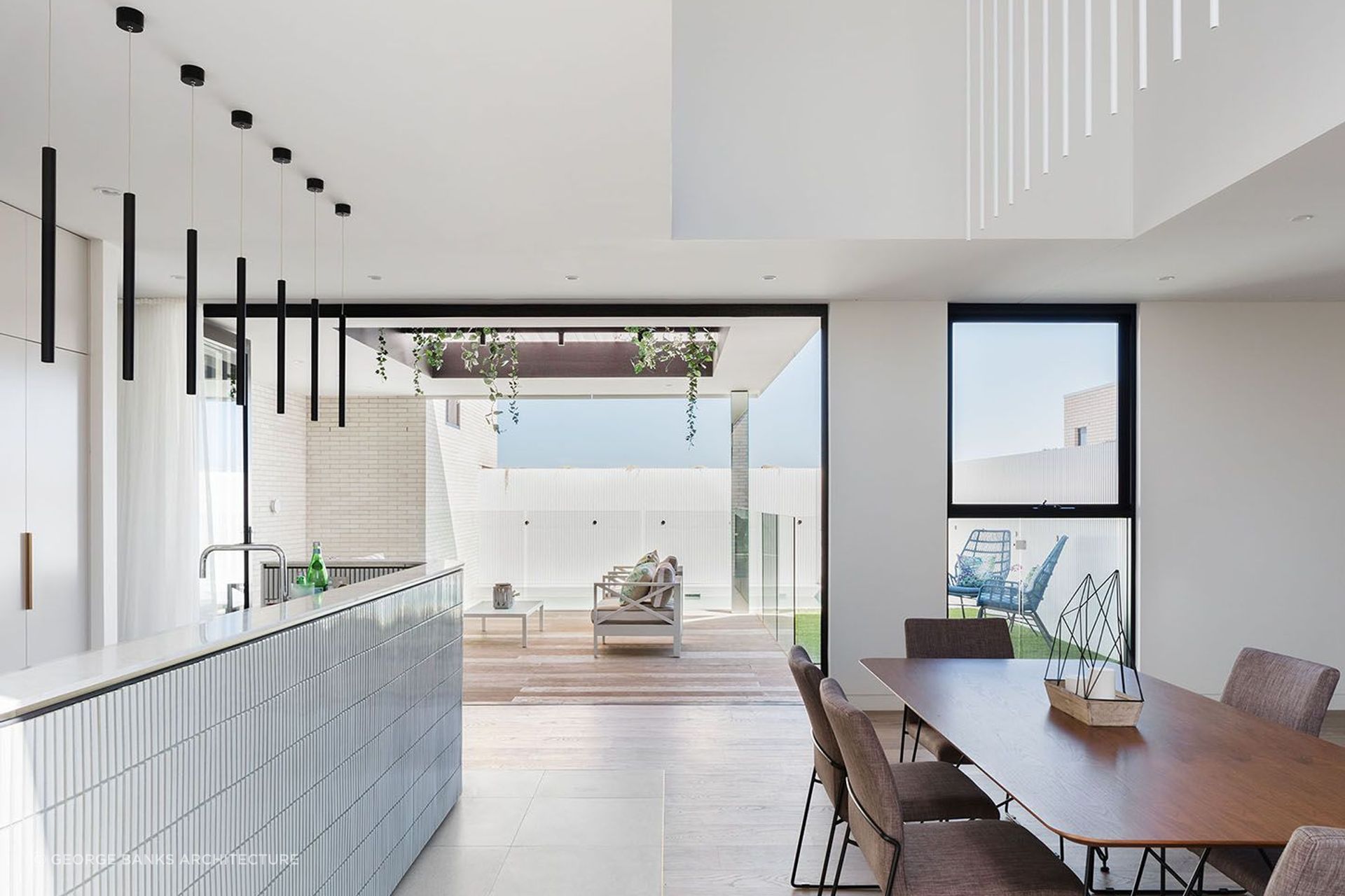A light and airy space with hanging vines and blue sky make for a truly tranquil scene - Photography: Katherine Lu