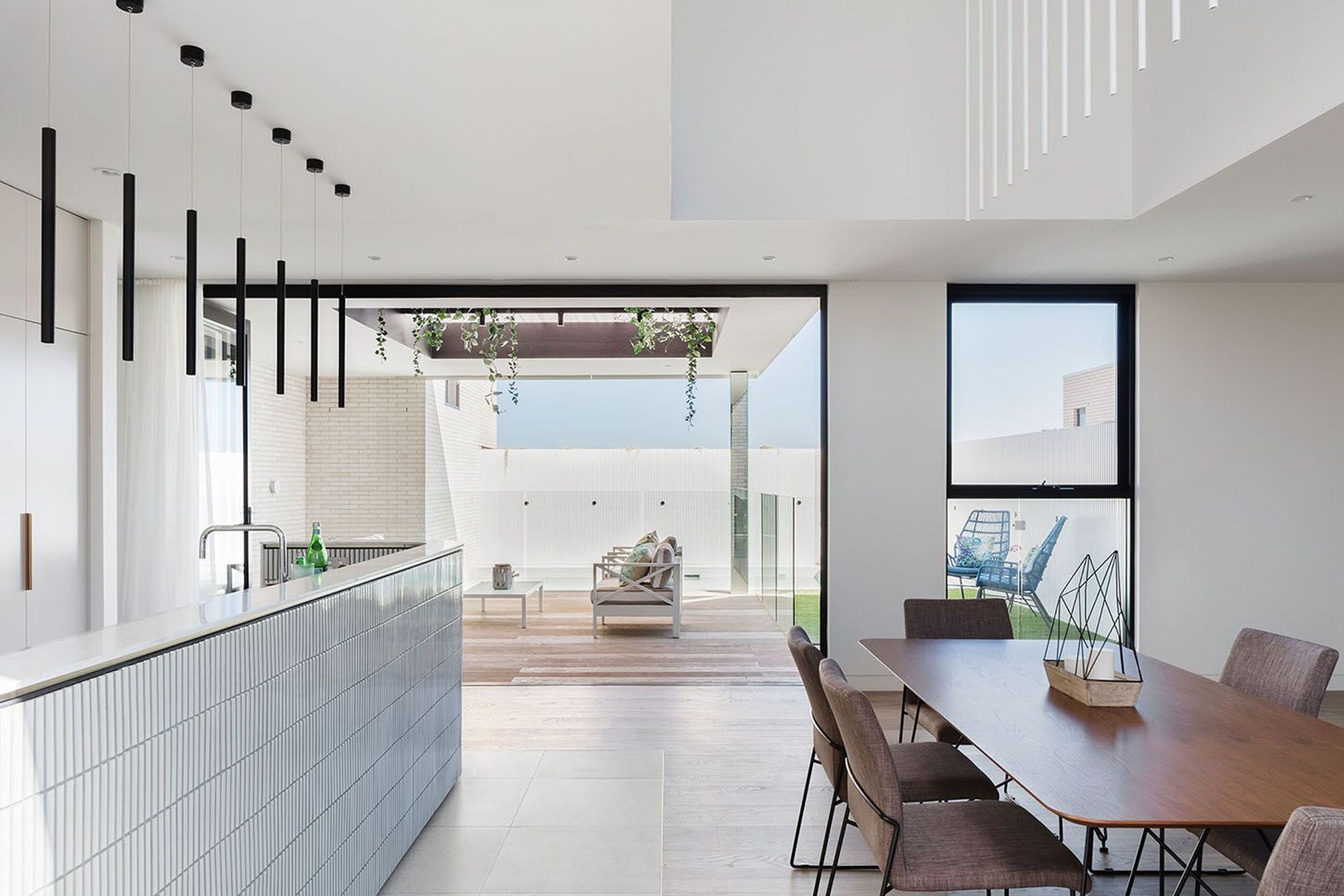A light and airy space with hanging vines and blue sky make for a truly tranquil scene - Photography: Katherine Lu