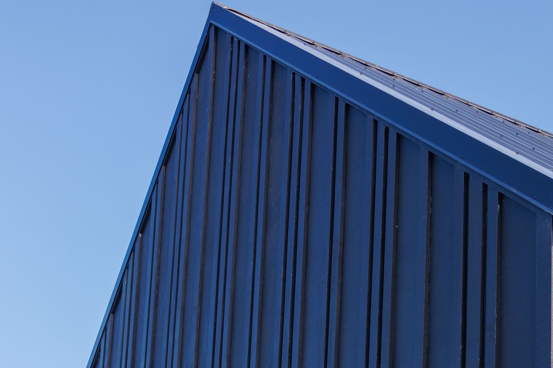 The Enduroclad system offers light, easy-to-install sheets covering eight square metres that do not require ‘Z’ flashing.