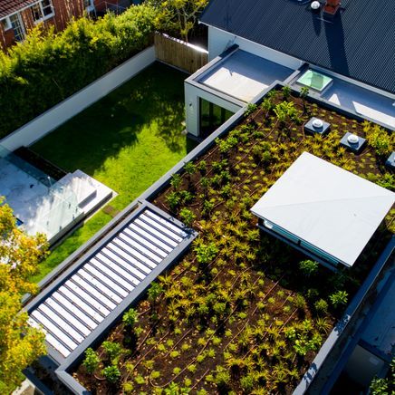 Enhancing urban living: benefits of incorporating roof gardens