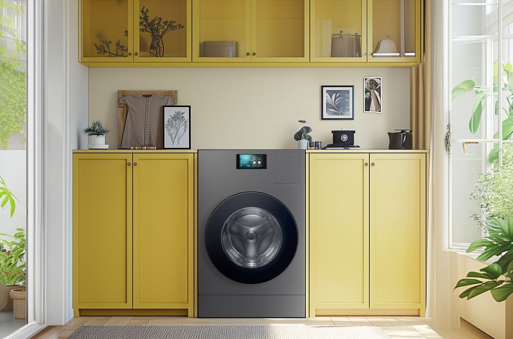 The 18kg capacity drum is the largest in its class and the elevated, modern design with signature Samsung bespoke details, including a flat panel glass door and dark steel finish brings style to any laundry space.
