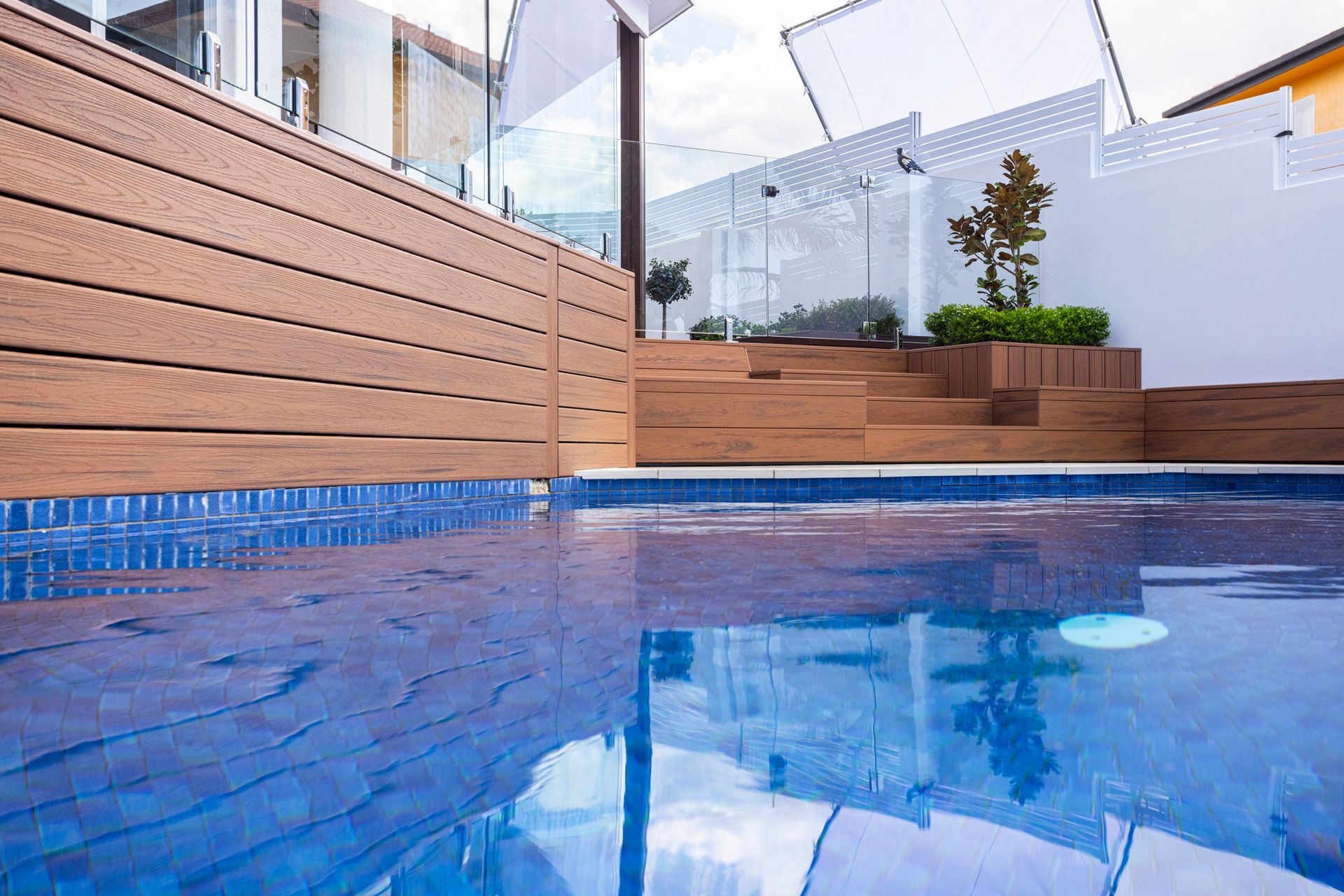 Trex Transcend Lineage features a sophisticated woodgrain but without the maintenance hassles.