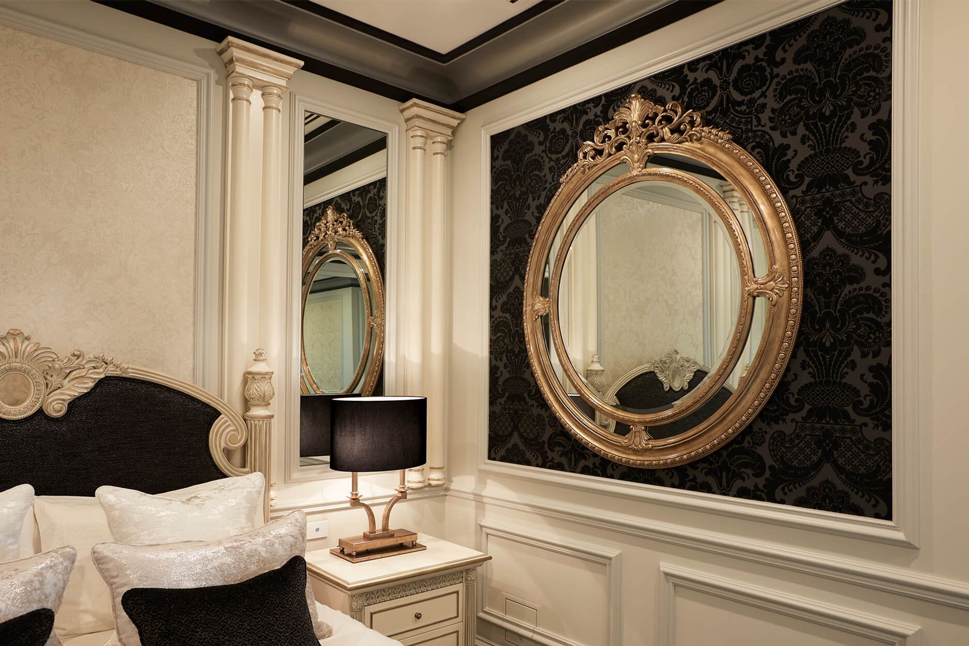 Georgian Hand-Carved Mirror
By Mark Alexander Design