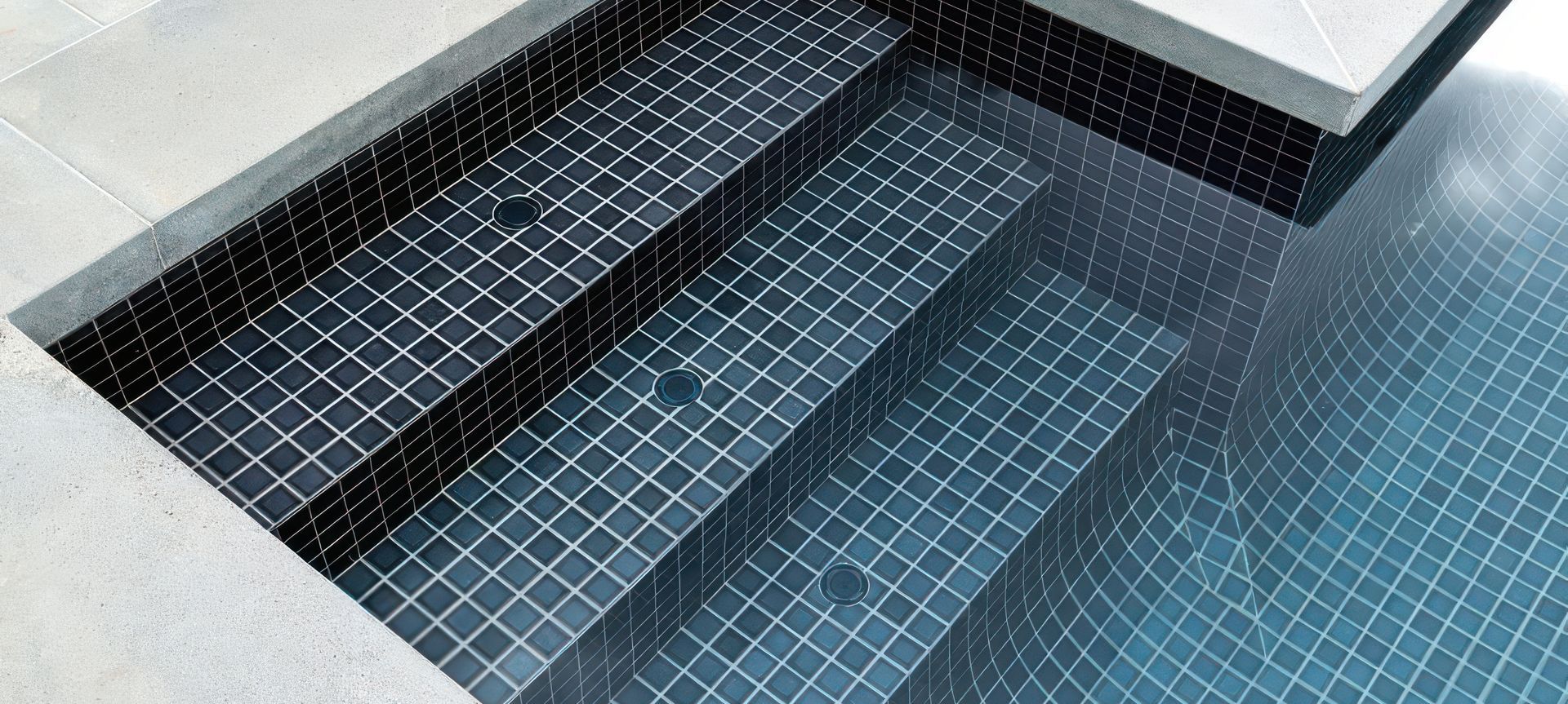 Bluestone paving with Charcoal Grey 48×48 Pool tiles