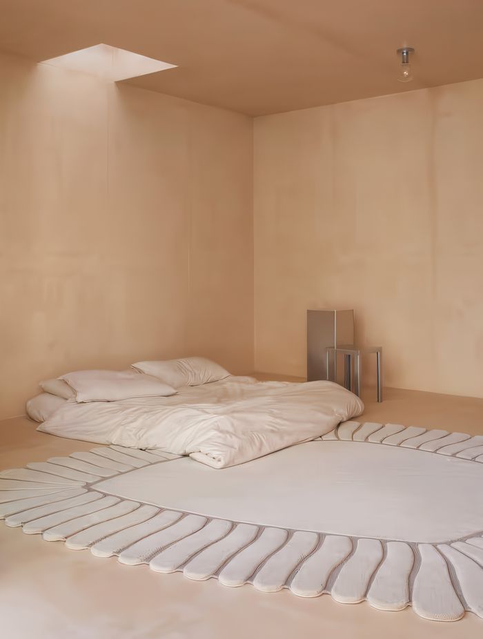 M'ama Non Mama Medium by Patricia Urquiola