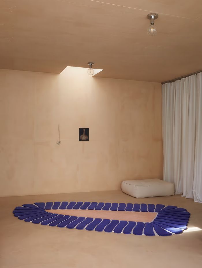 M'ama Non Mama Small by Patricia Urquiola