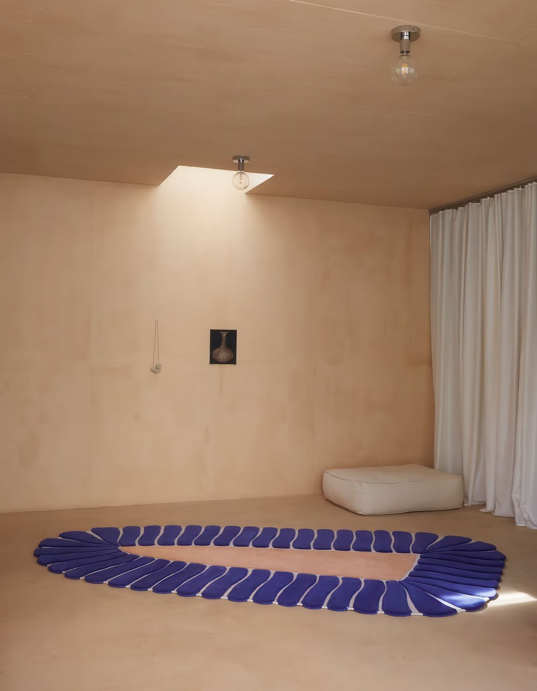 M'ama Non Mama Small by Patricia Urquiola