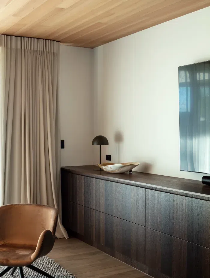 New Plymouth House by Rowson Kitchens | Smoked Robusta Timber Veneer