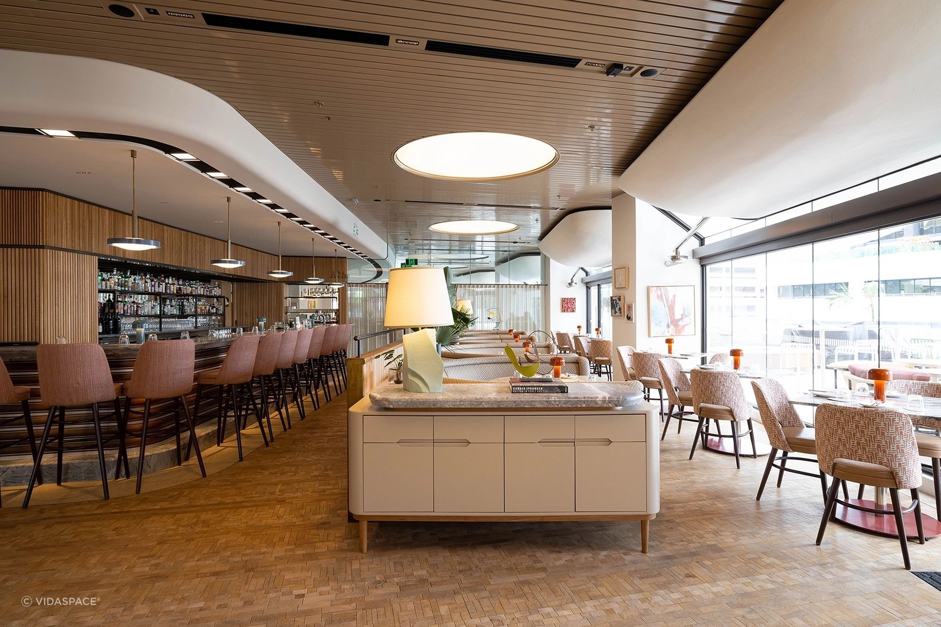 Palmer Bar by Complete Construction & Interior | Natural Forêt Oscar Ono