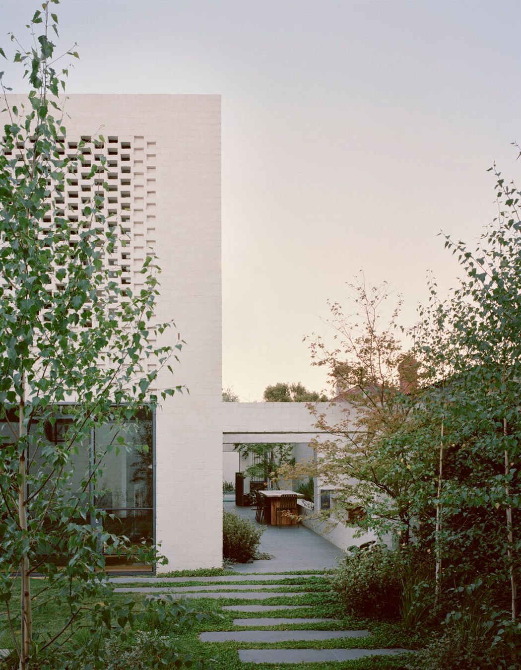 8 Yard House by Peachy Green | Photography by Rory Gardiner