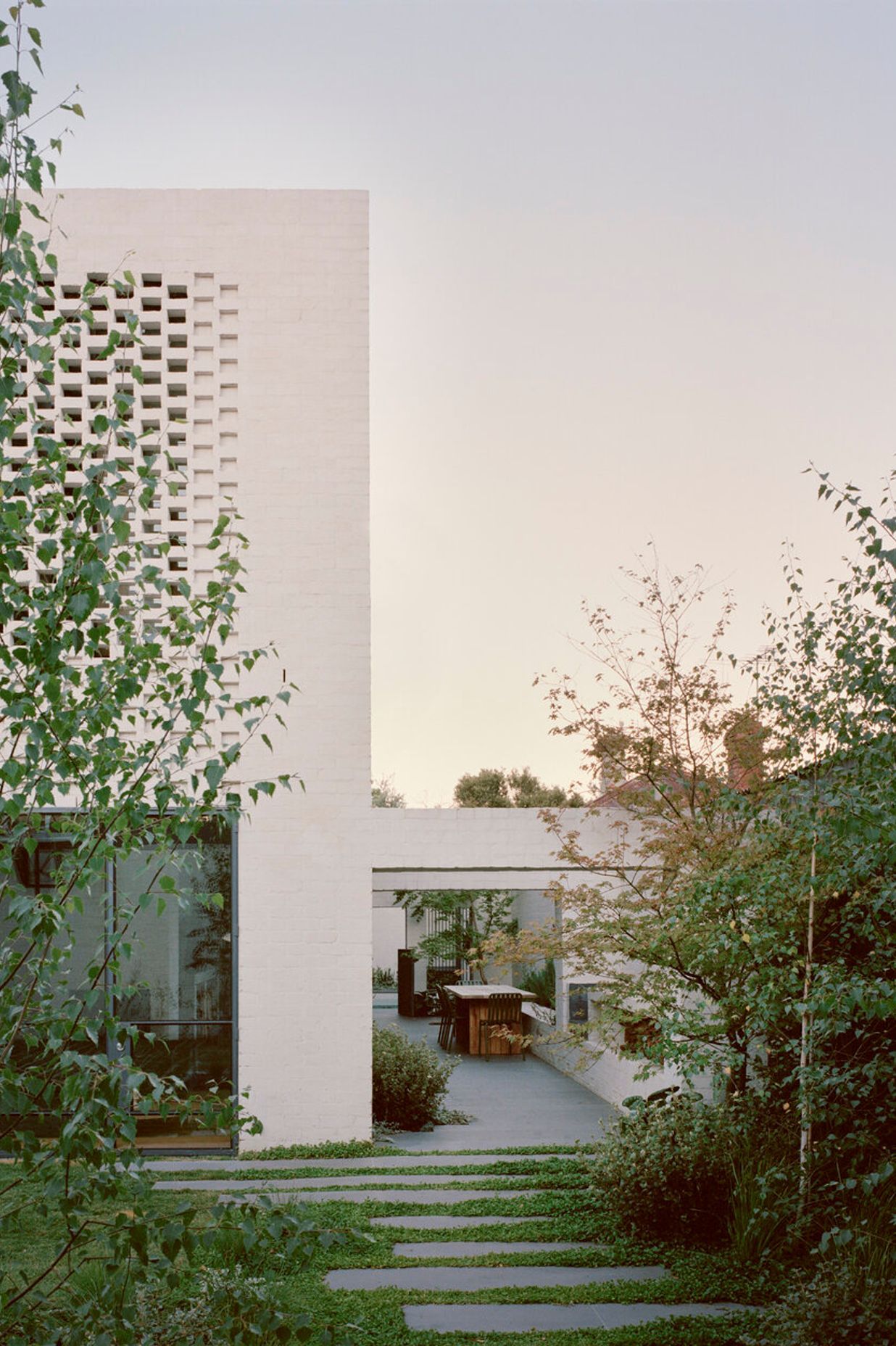 8 Yard House by Peachy Green | Photography by Rory Gardiner