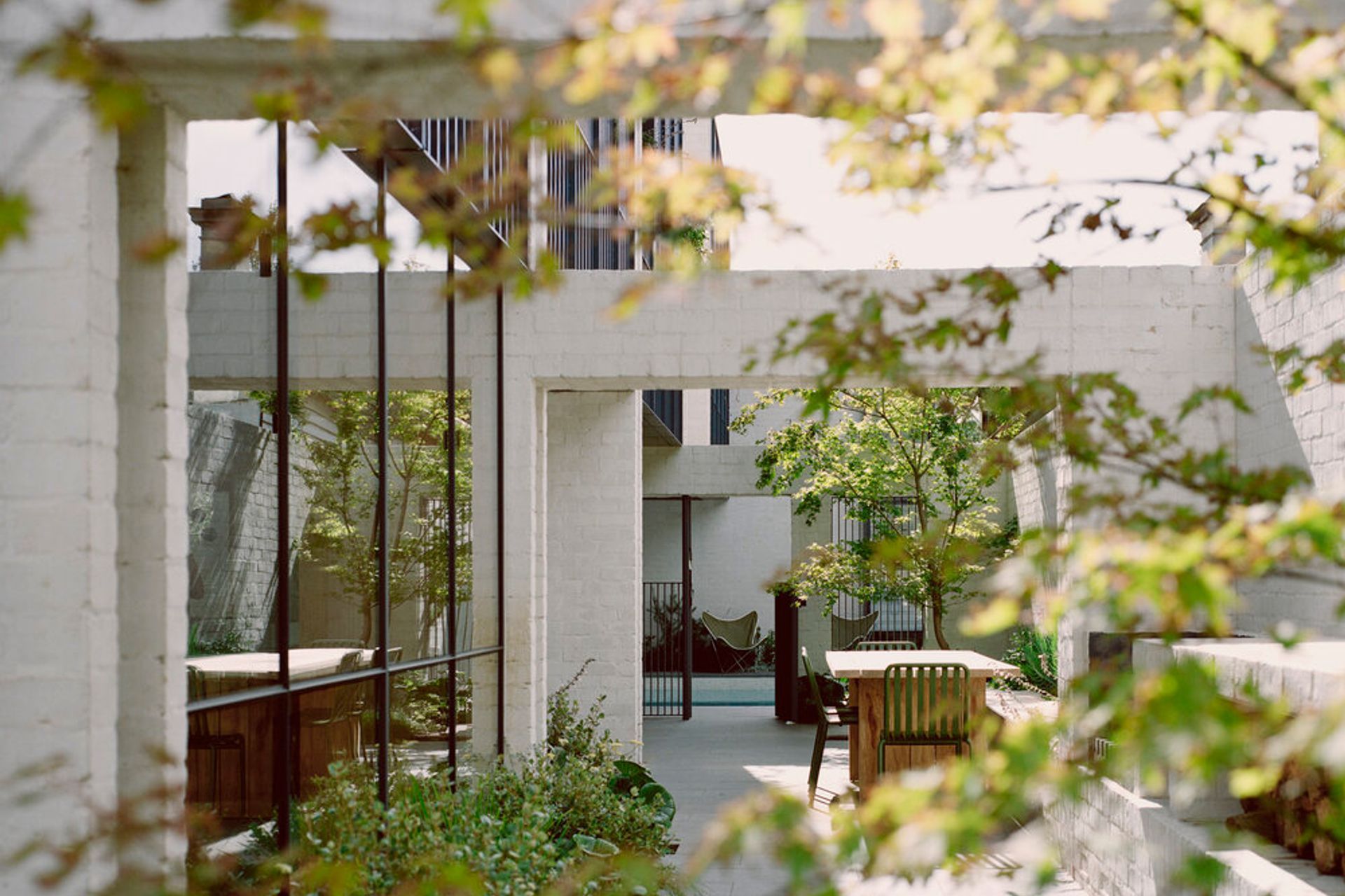 8 Yard House by Peachy Green | Photography by Rory Gardiner