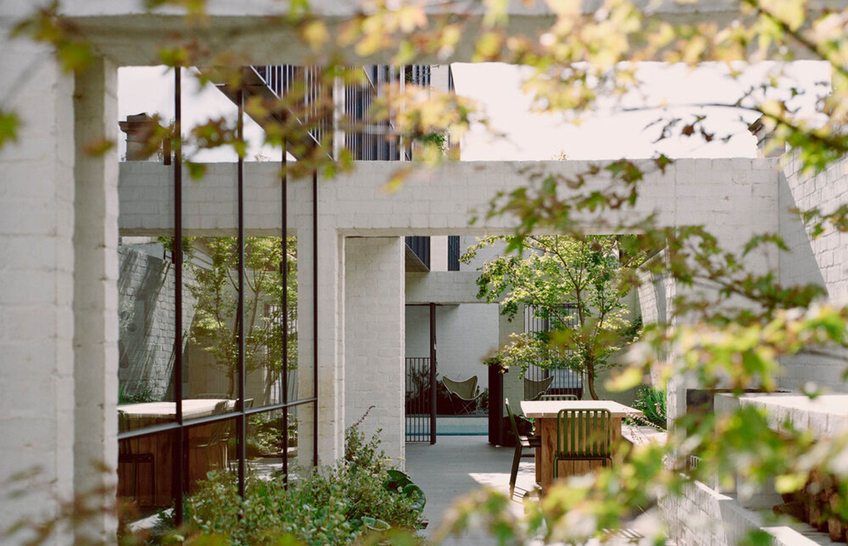 8 Yard House by Peachy Green | Photography by Rory Gardiner