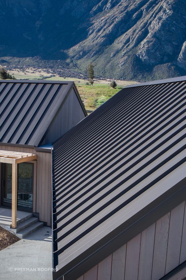 The Alpine Tray SS675 is securely fastened or ‘snap-locked’ onto roof purlins and wall girts through a concealed clip mechanism.