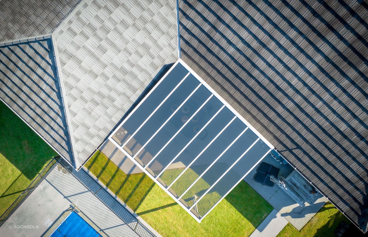 Designed to reflect the clean lines of modern New Zealand architecture, with a clear view of the skies above, the Archgola Oasis pergola canopy brings shade, shelter, UV protection, and style to your home.