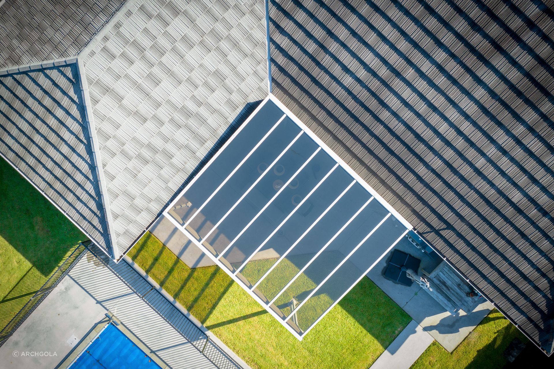 Designed to reflect the clean lines of modern New Zealand architecture, with a clear view of the skies above, the Archgola Oasis pergola canopy brings shade, shelter, UV protection, and style to your home.