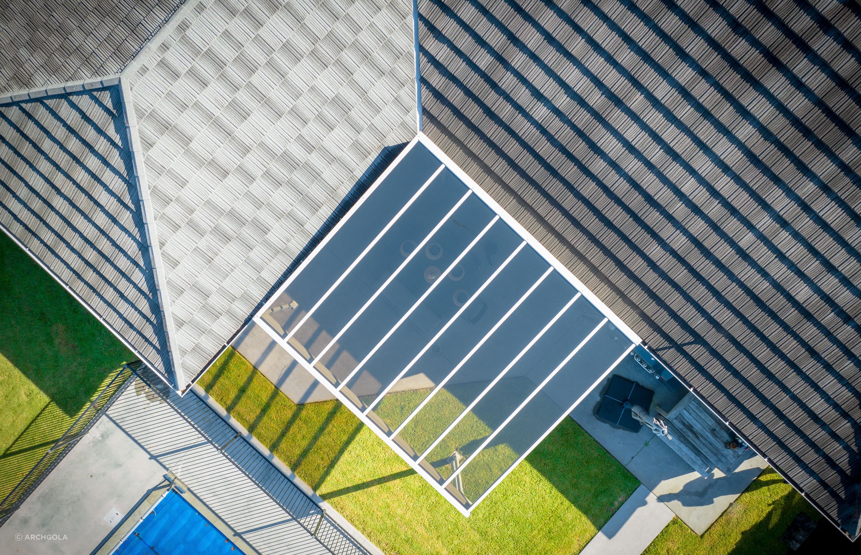 Designed to reflect the clean lines of modern New Zealand architecture, with a clear view of the skies above, the Archgola Oasis pergola canopy brings shade, shelter, UV protection, and style to your home.
