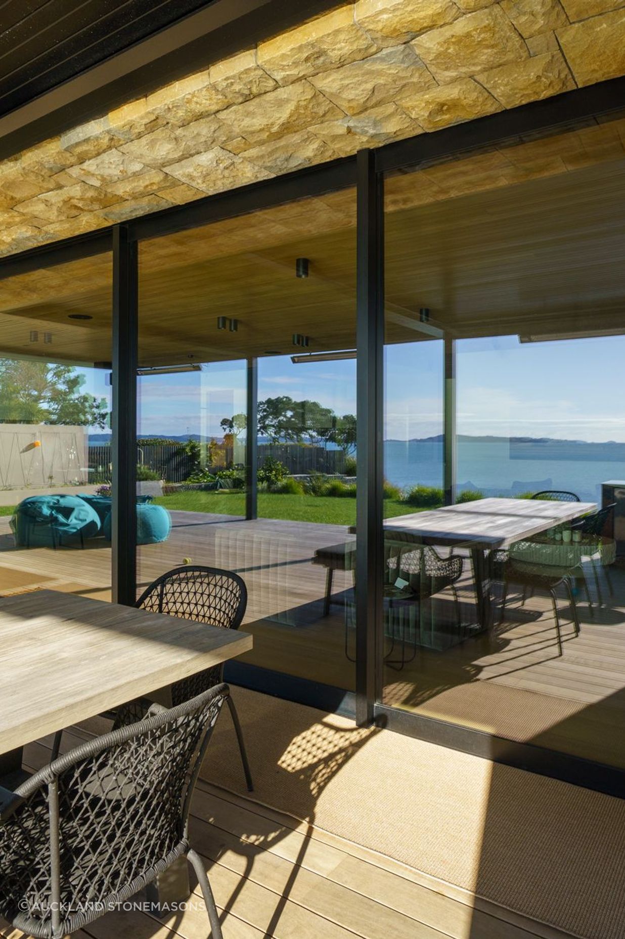 It was important for the limestone to integrate with the aluminium flashings and the louvre system on the deck.