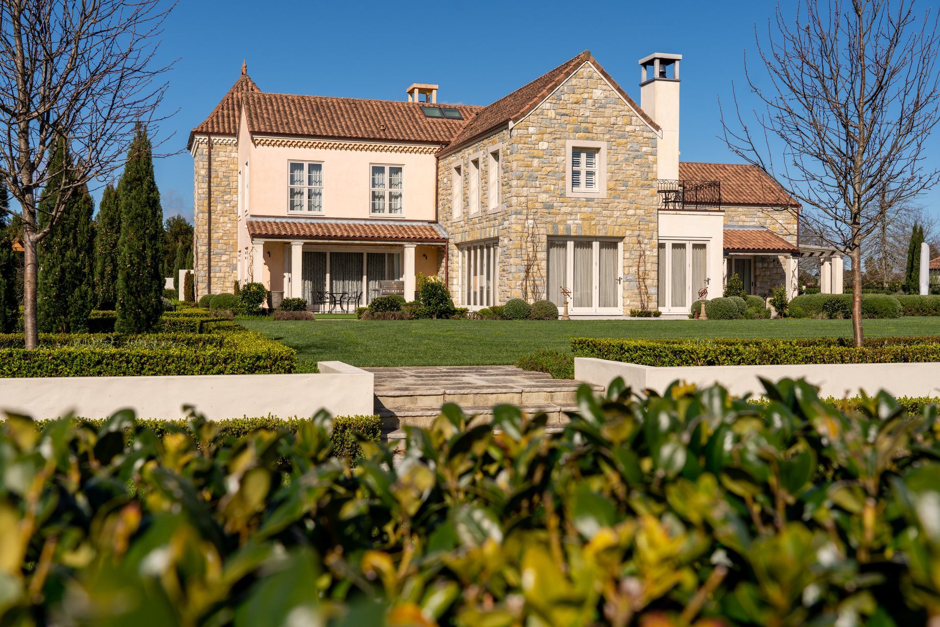 The majority of the stonework was done using limestone from a Te Kuiti quarry.