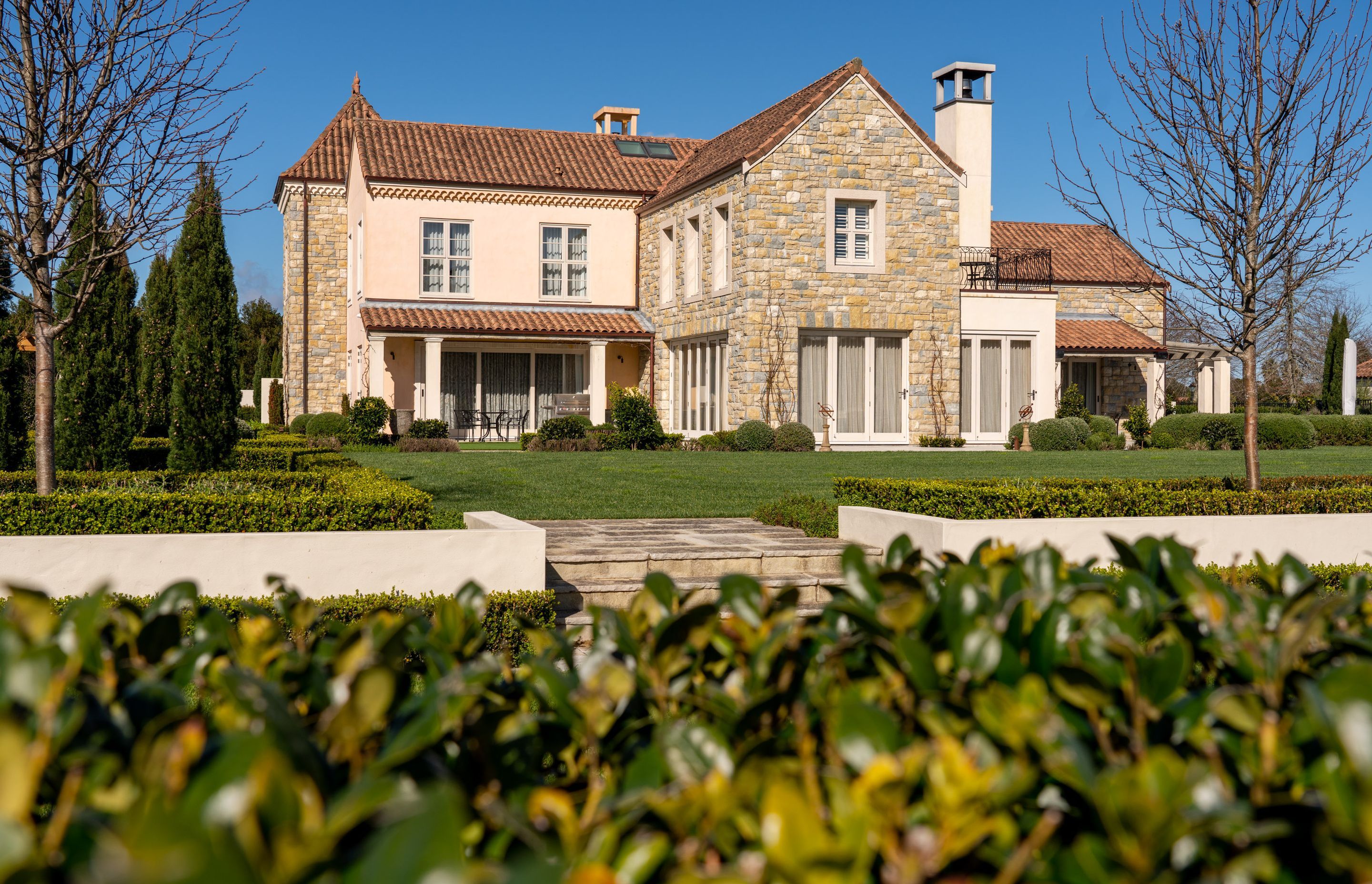 The majority of the stonework was done using limestone from a Te Kuiti quarry.