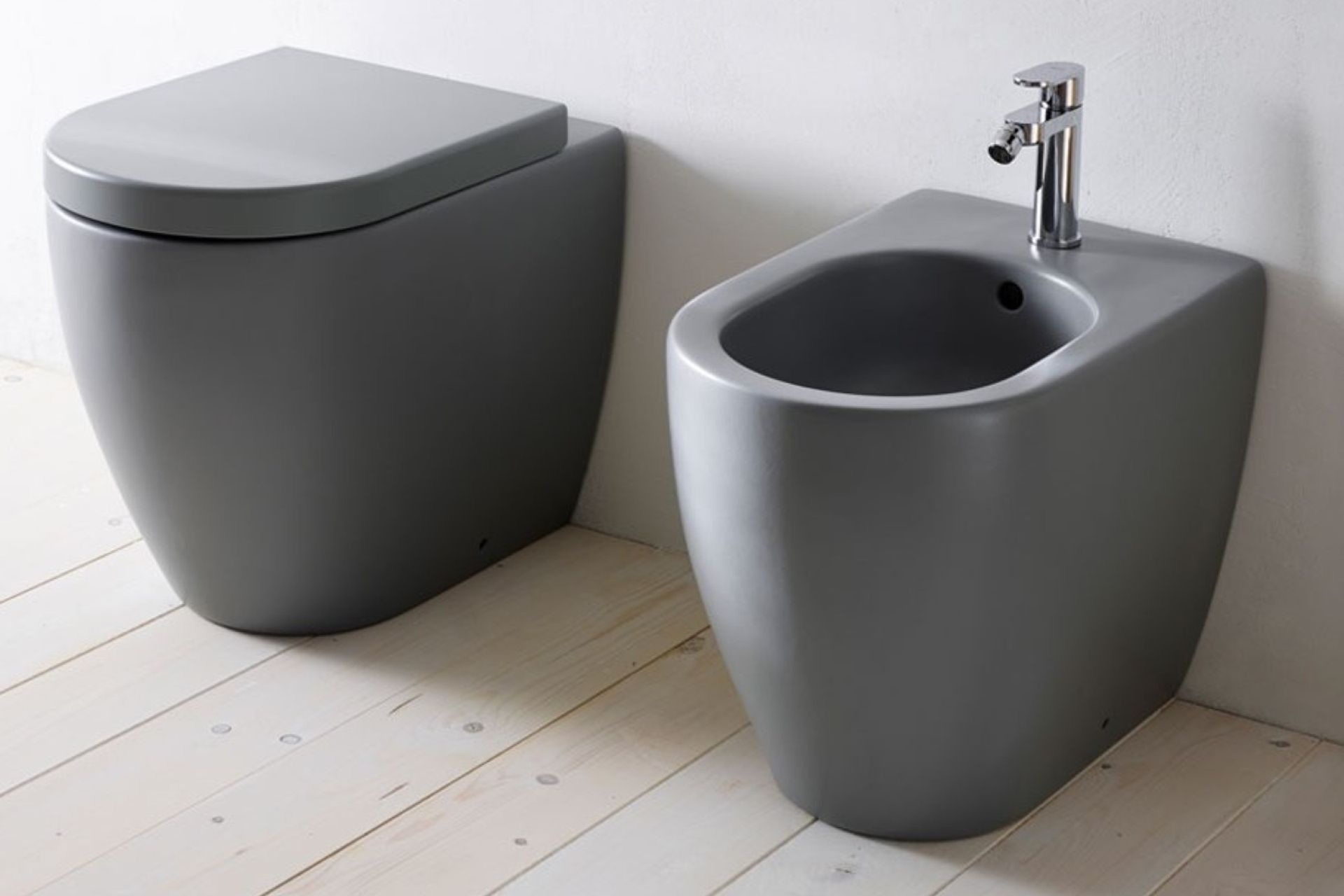 The elegant, high-end back to wall toilet and bidet from the Smile Collection by cielo.