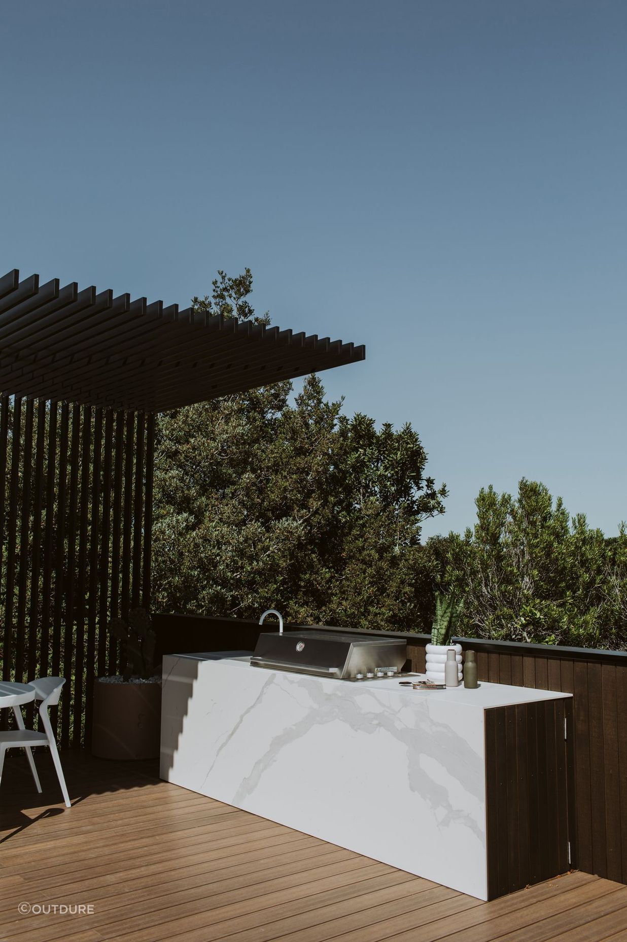 Outdure’s ResortDeck provides contrast to the outdoor kitchen.