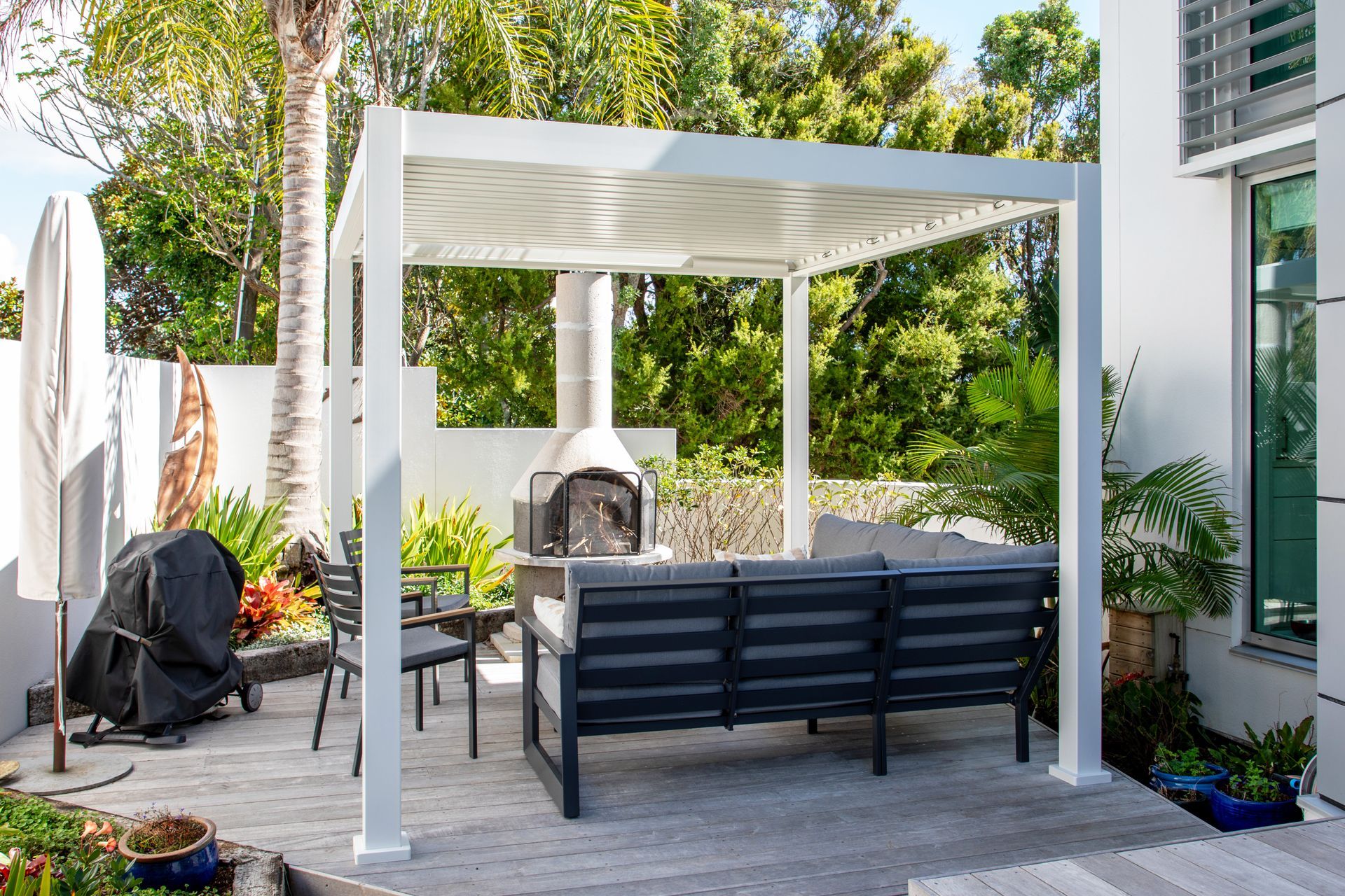 Homeowners are increasingly using louvred pergolas creatively with other outdoor solutions.