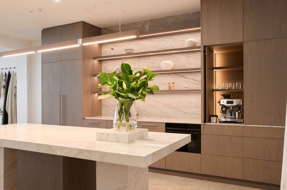 Bestwood's Evoake in a crown cut was chosen for its uniform, easy-to-work-with layon for this stunning showroom kitchen by designer Georgia Langridge of Modi Design.