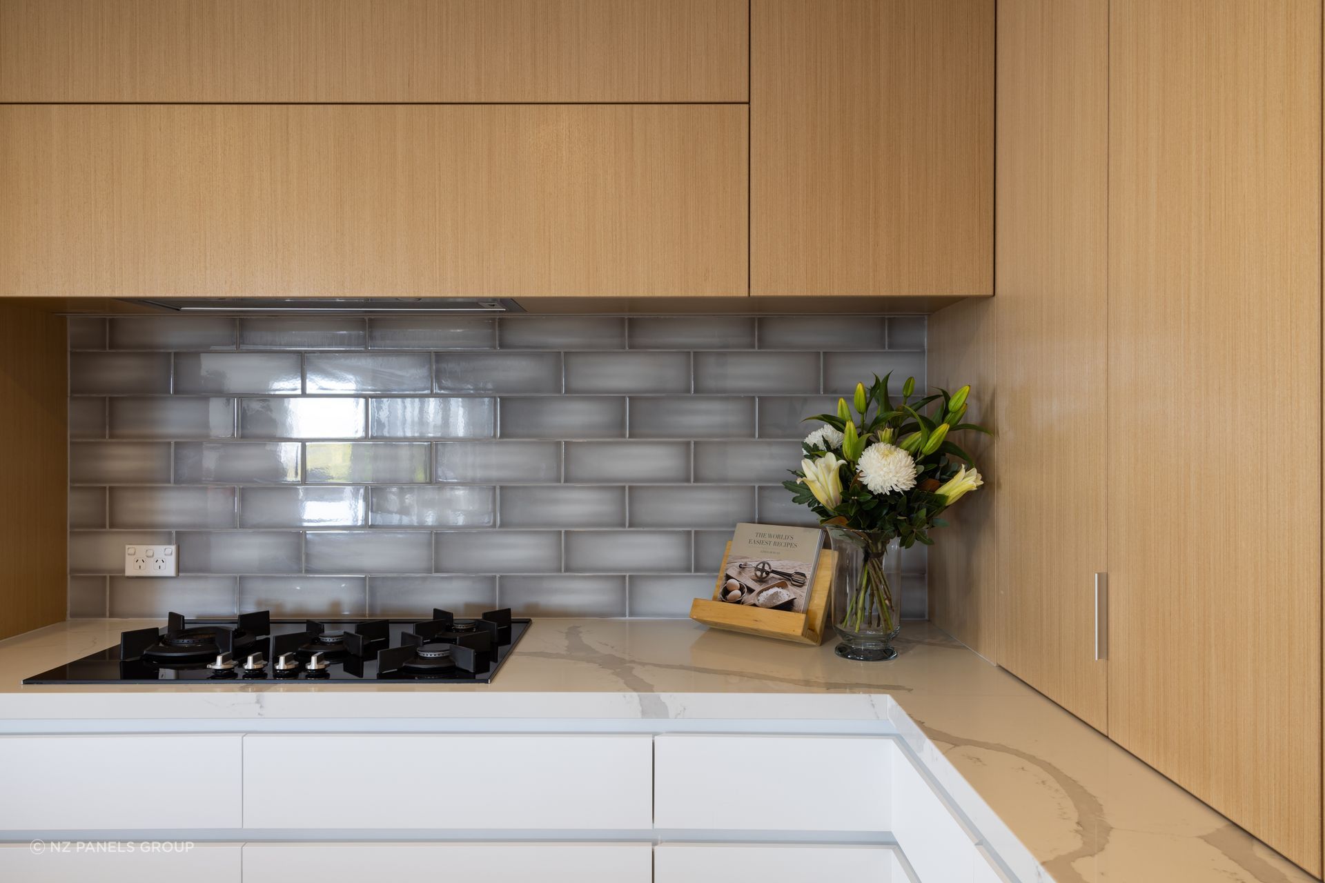 The quarter-cut veneer features a consistent and seamless grain.