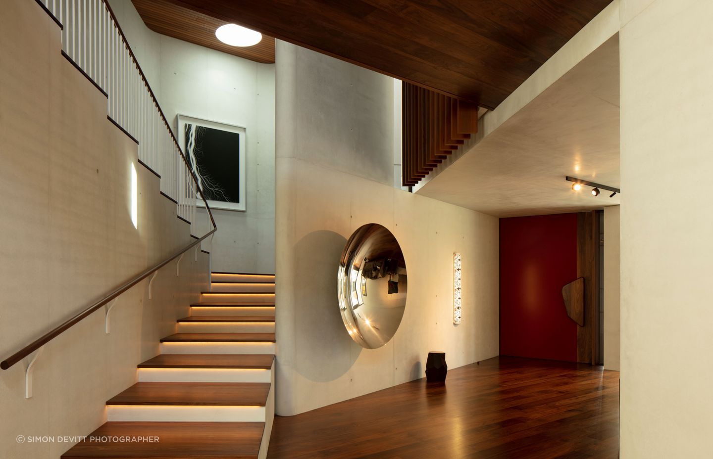 The angles of a 'slow' stair juxtapose beautifully against the curves of the Superwhite internal concrete walls.