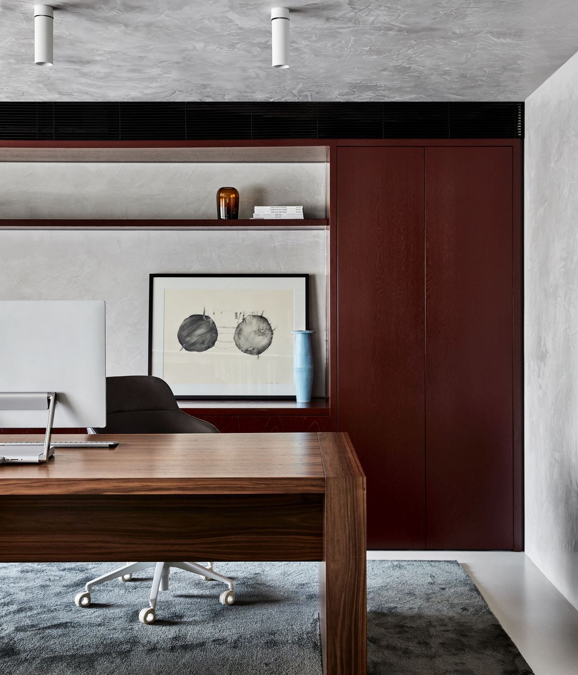 A marbled look on the ceiling and walls elevates this office space.