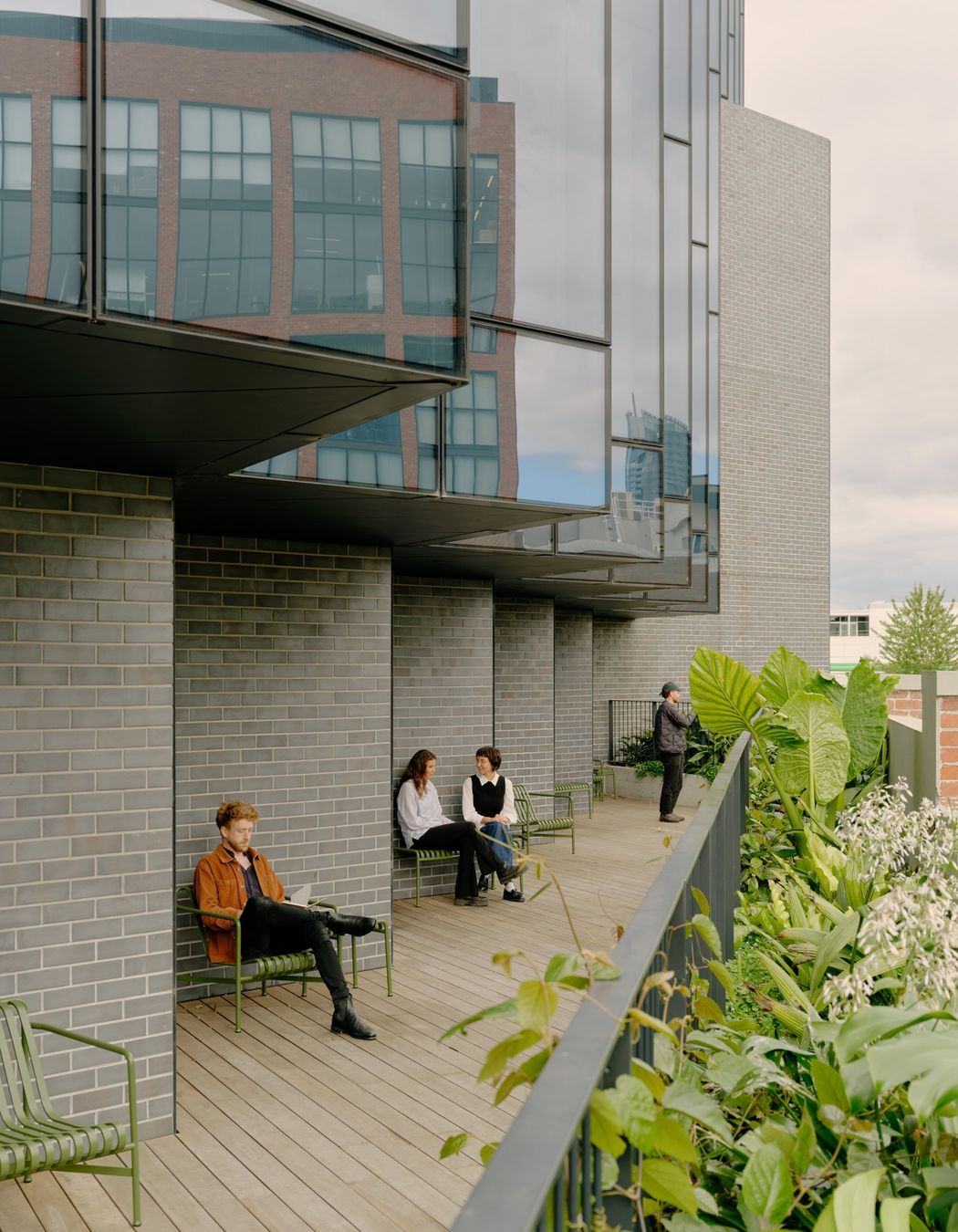 Brick Inlay provided the flexibility needed to meet Fieldwork's unique facade design.