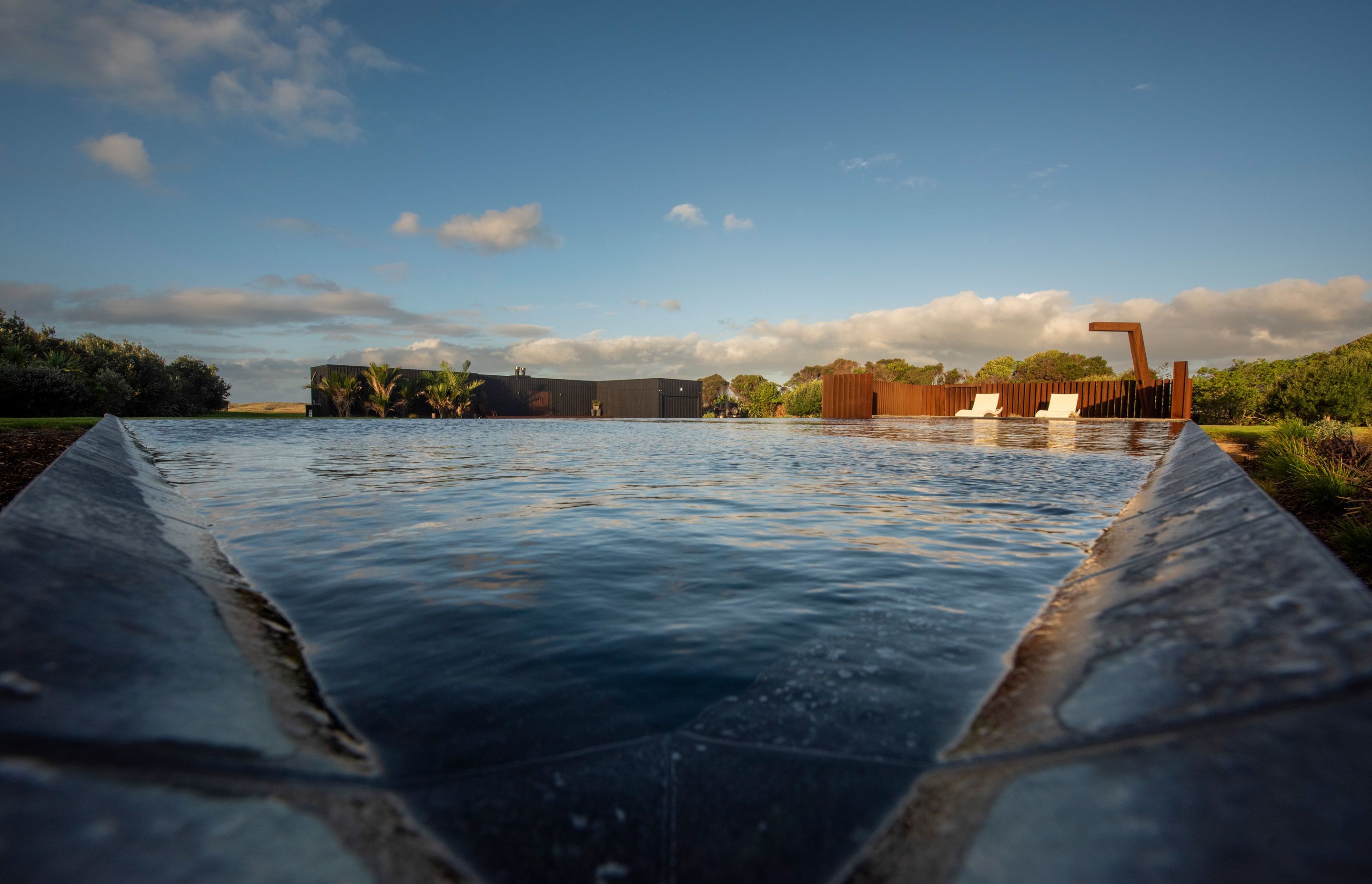 Building a pool: what you need to know for the summer