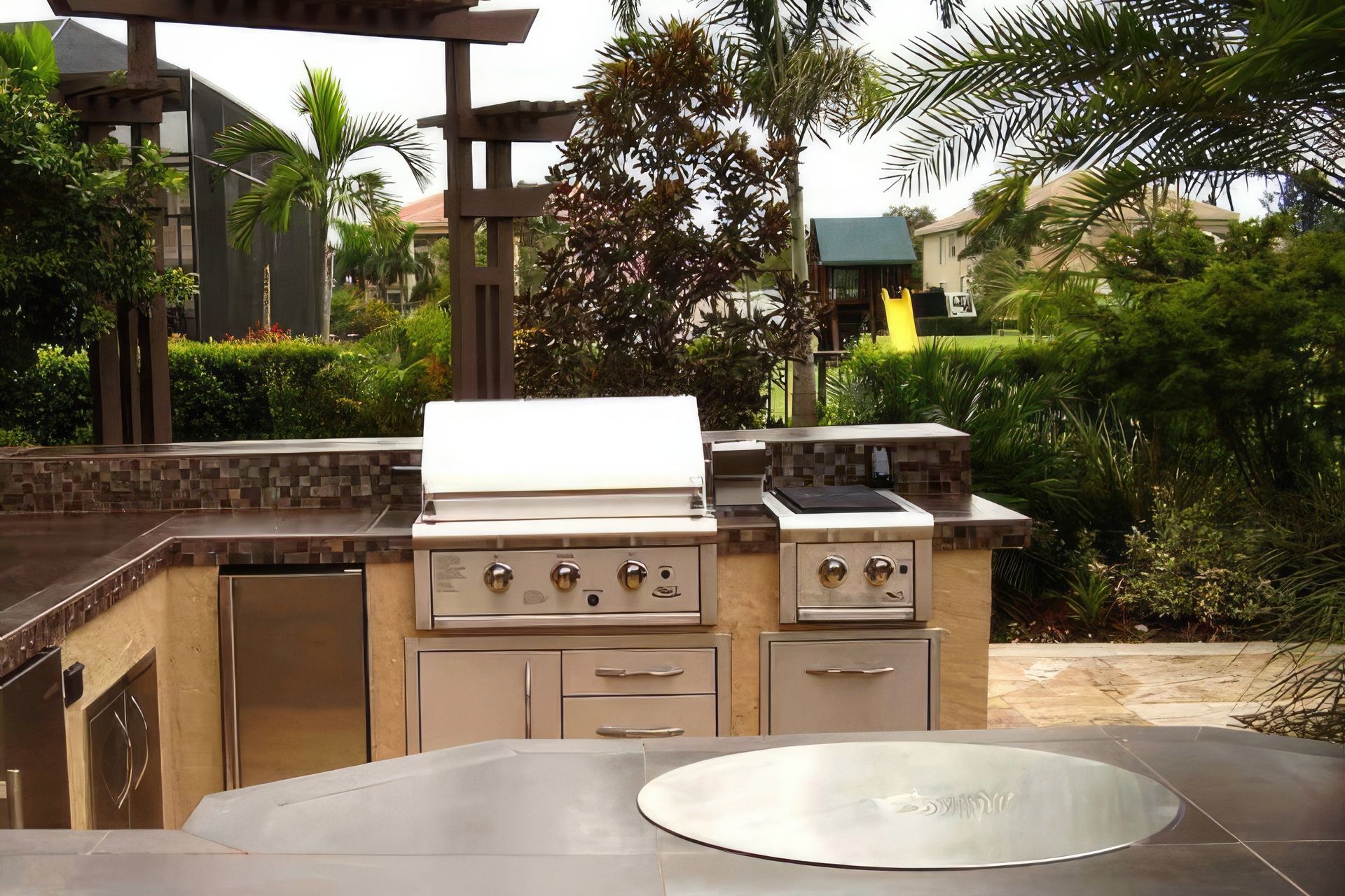 Cook N Dine’s high-quality built-in teppanyaki grills are robust, safe and compliment all varieties of indoor and outdoor settings. By getting the grill built into whatever surface you choose it will integrate seamlessly with the rest of the room. They come in both round and rectangular options in a range of sizes.