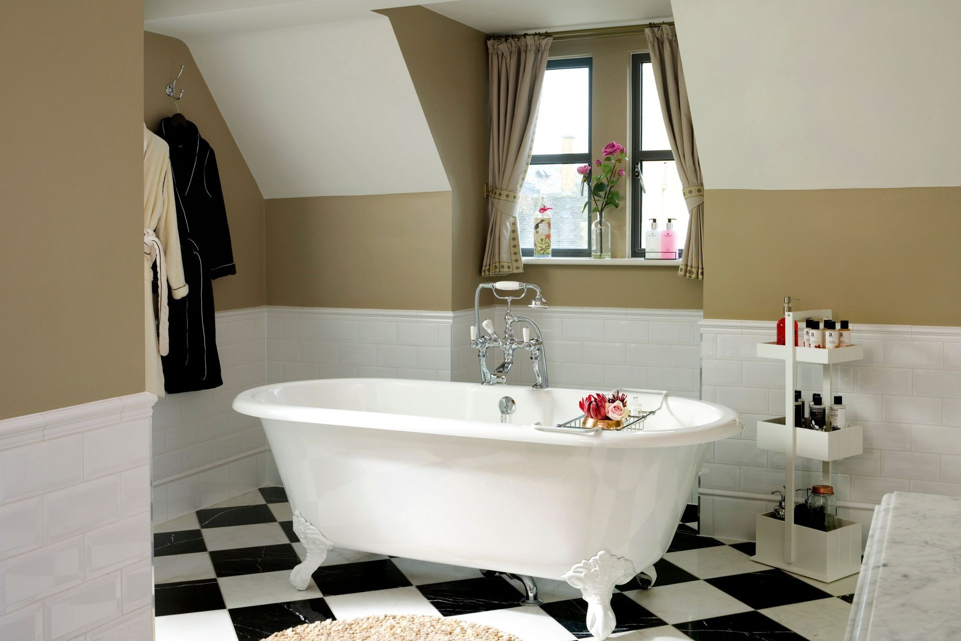 The Cheshire Claw Foot Tub in the Victorian double ended roll top style is a timeless classic.