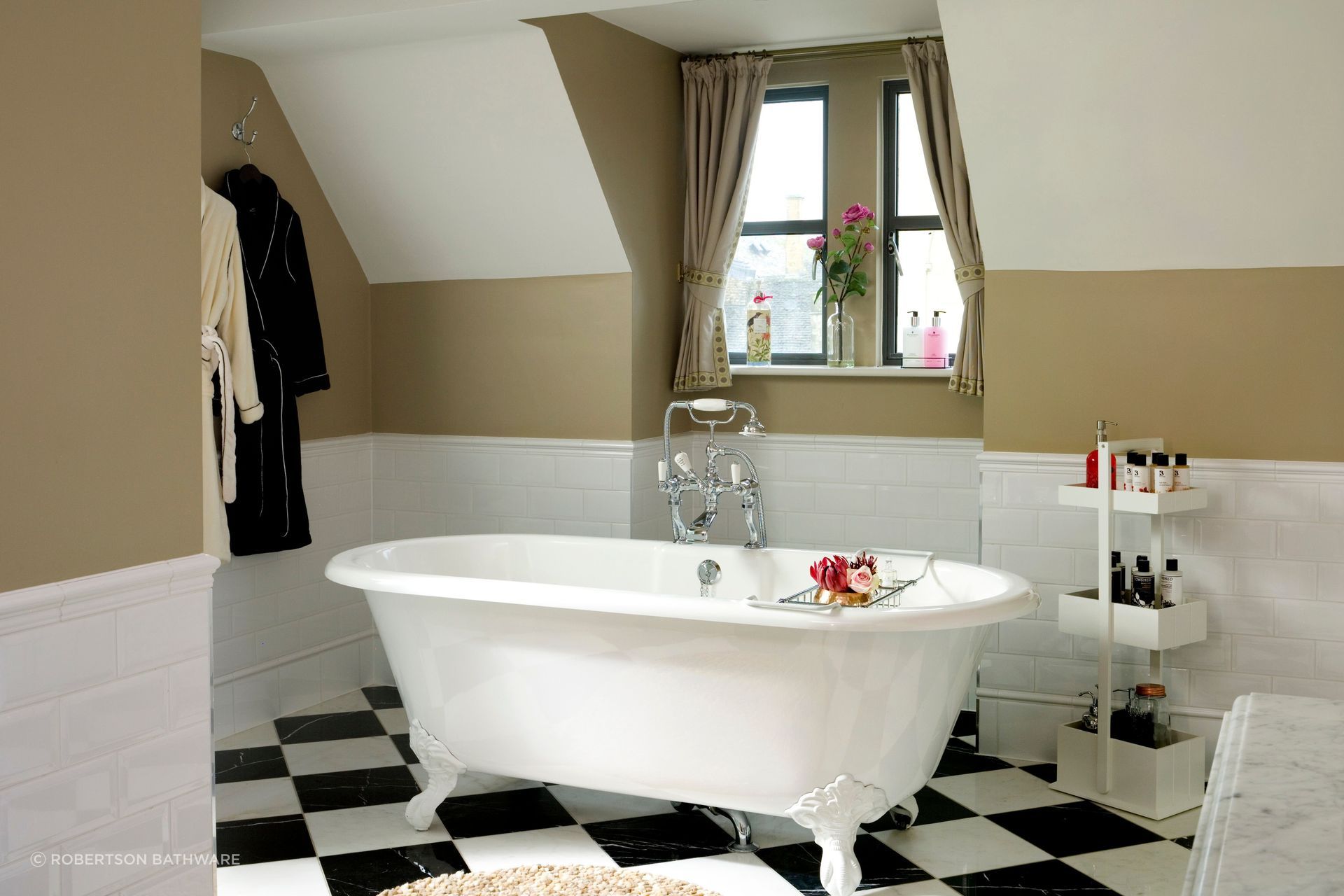 The Cheshire Claw Foot Tub in the Victorian double ended roll top style is a timeless classic.