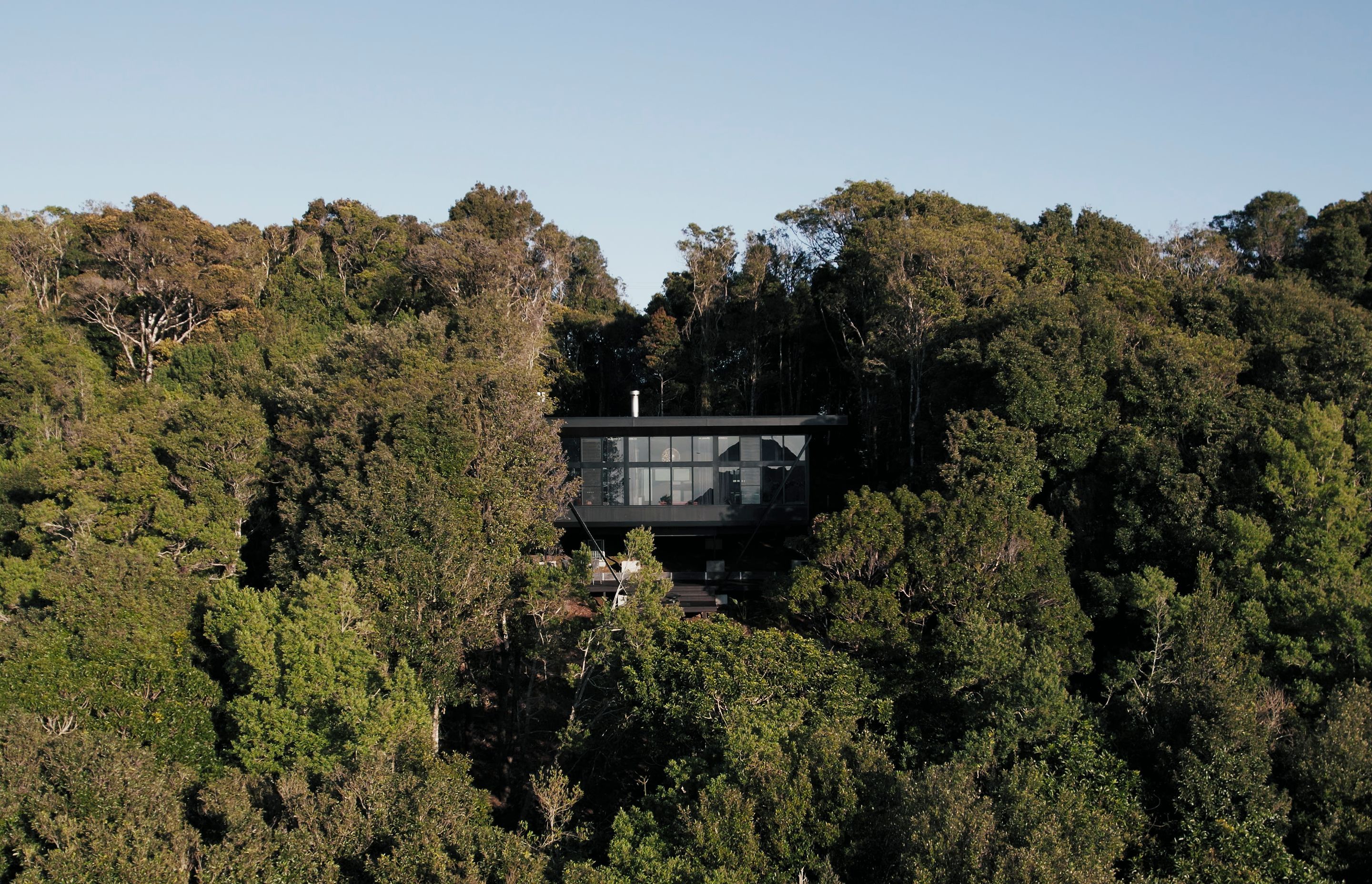 Cloudview Springbrook by Paul Uhlmann Architects | Photography by Nikolas Strugar