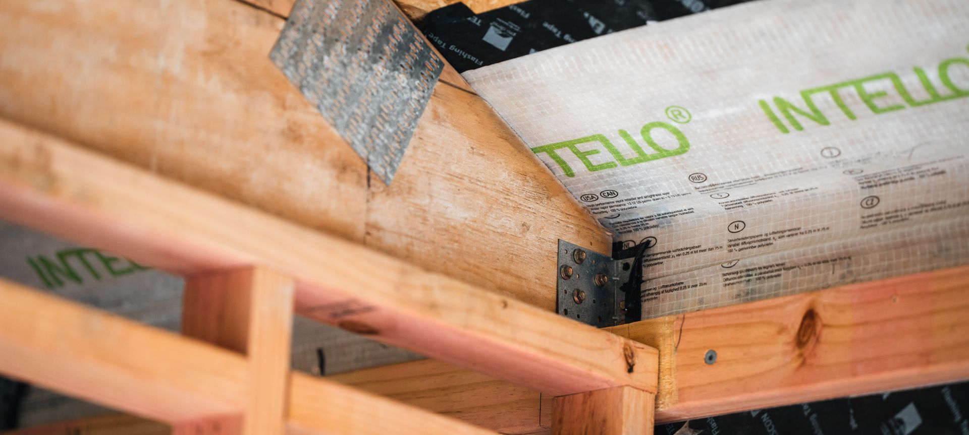 Pro Clima INTELLO PLUS provides a vapour control layer and an airtightness membrane to ensure protection against the elements