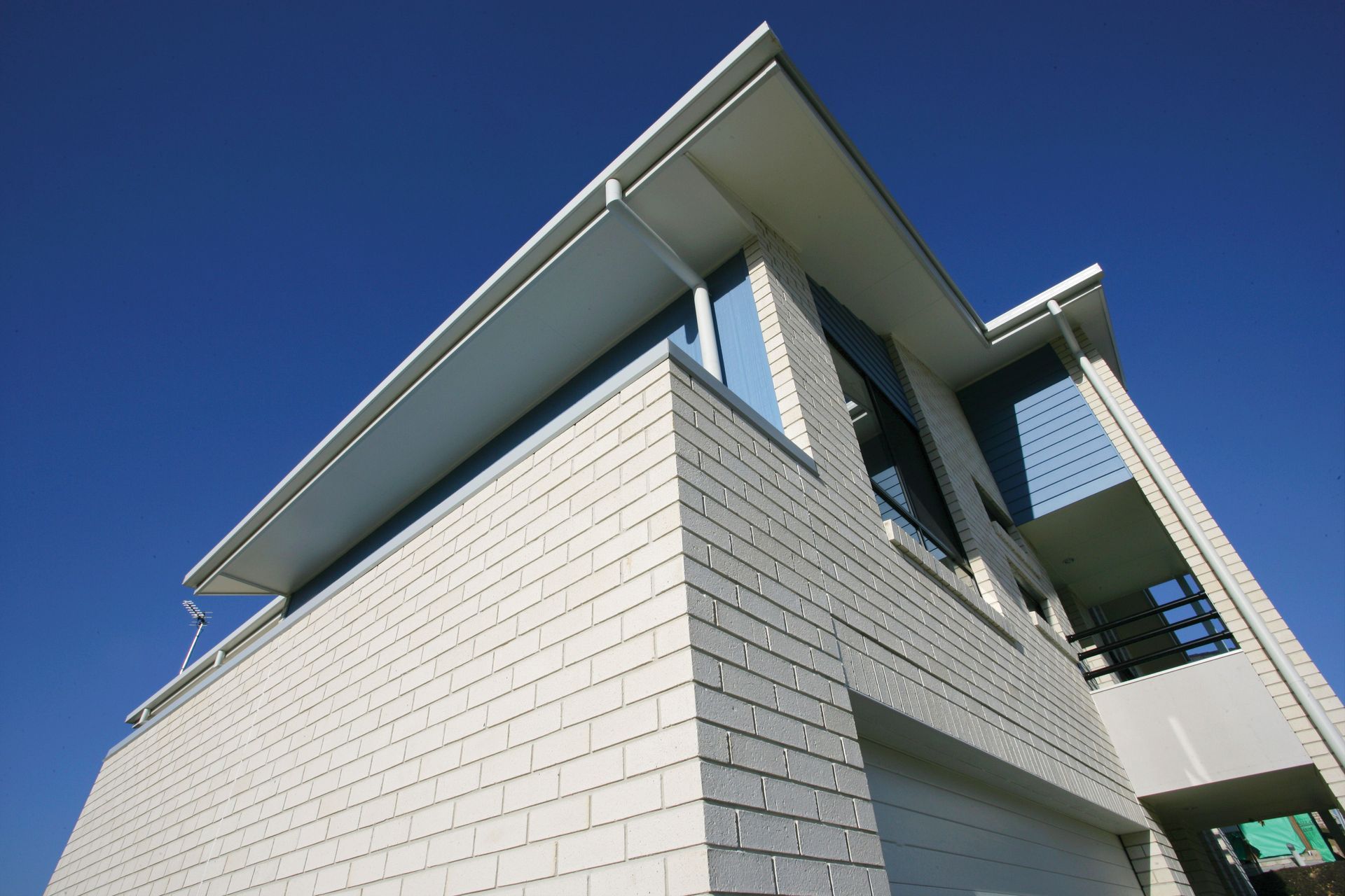 “Texture is influenced by the type of clay and manufacturing processes, from smooth pressed finishes to rougher, sand-faced surfaces. PGH manages these elements and uses firing techniques to produce bricks that are not only structurally reliable but also suited to a wide range of applications, from load-bearing walls to decorative facades.”