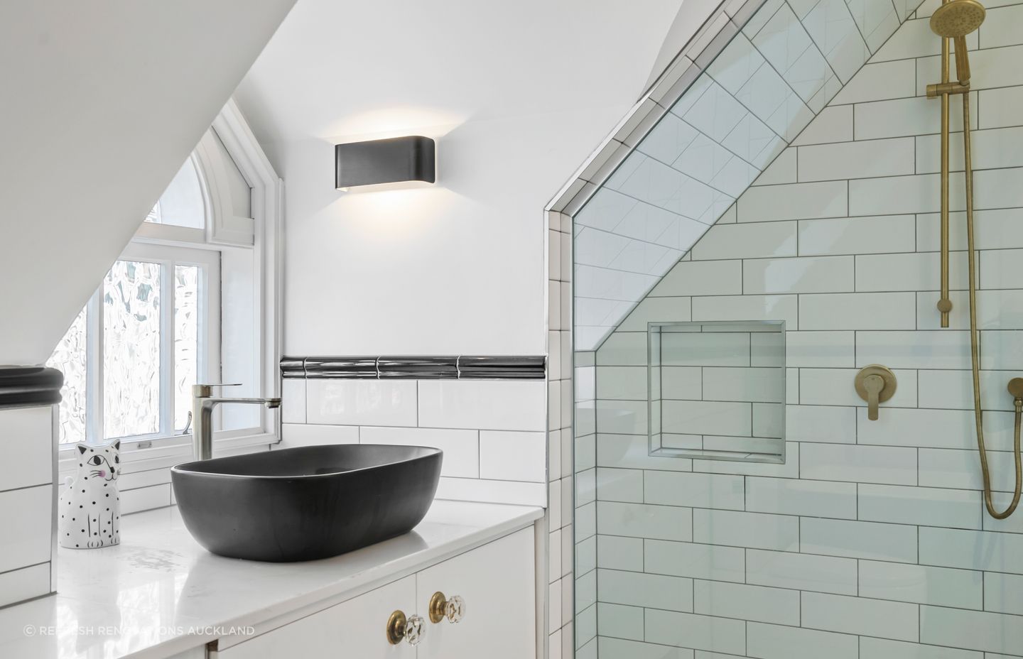 Making sure your vanity light is sized appropriately sized is fundamental to success, perfectly done in this bathroom renovation in Remuera