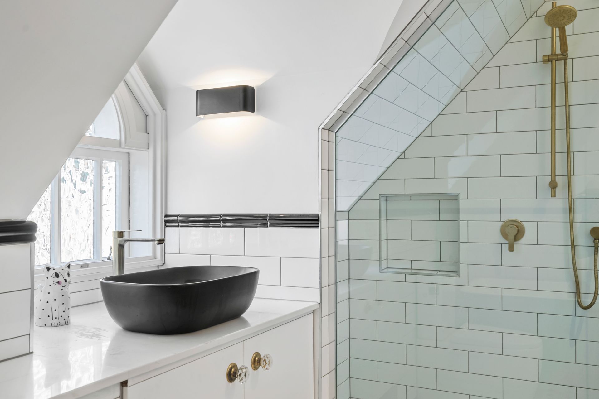 Making sure your vanity light is sized appropriately sized is fundamental to success, perfectly done in this bathroom renovation in Remuera