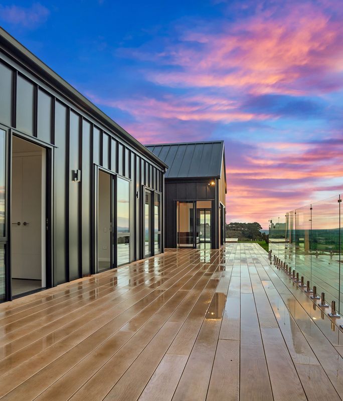 How to choose the right balustrade material for your home