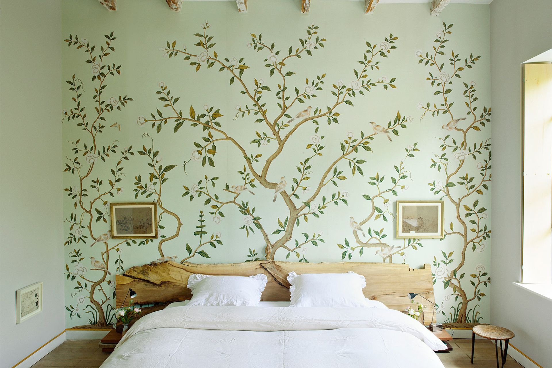 Inspired by the Prima Ballerinas' dressing room in Sweden’s Drottningholme Palace, the De Gournay Gustavian Garden Wallpaper is a beautiful choice.