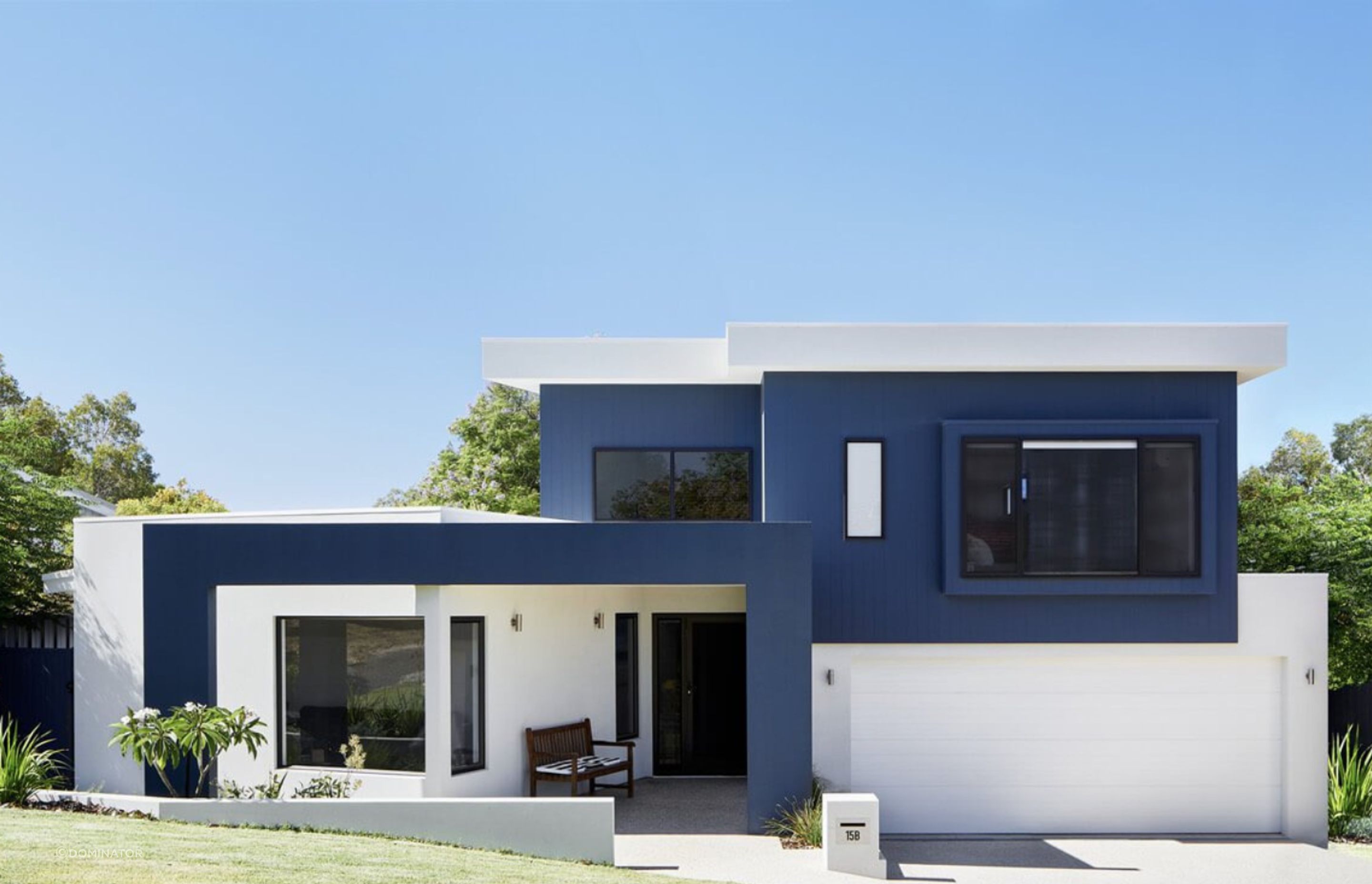 Dominator's pre-painted steel is made for New Zealand conditions using COLORSTEEL. Two-tone colour blocking can complement your exterior palette.
