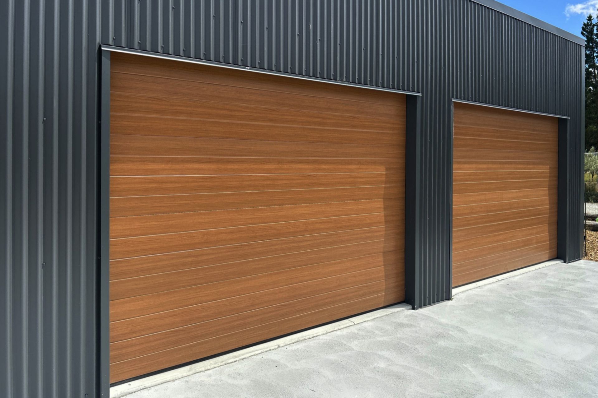 Dominator NatureSteel garage doors are the perfect combination of beauty and strength. NatureSteel material mimics the look of natural timber, giving your garage a sophisticated finish that will elevate the overall aesthetic of your property.