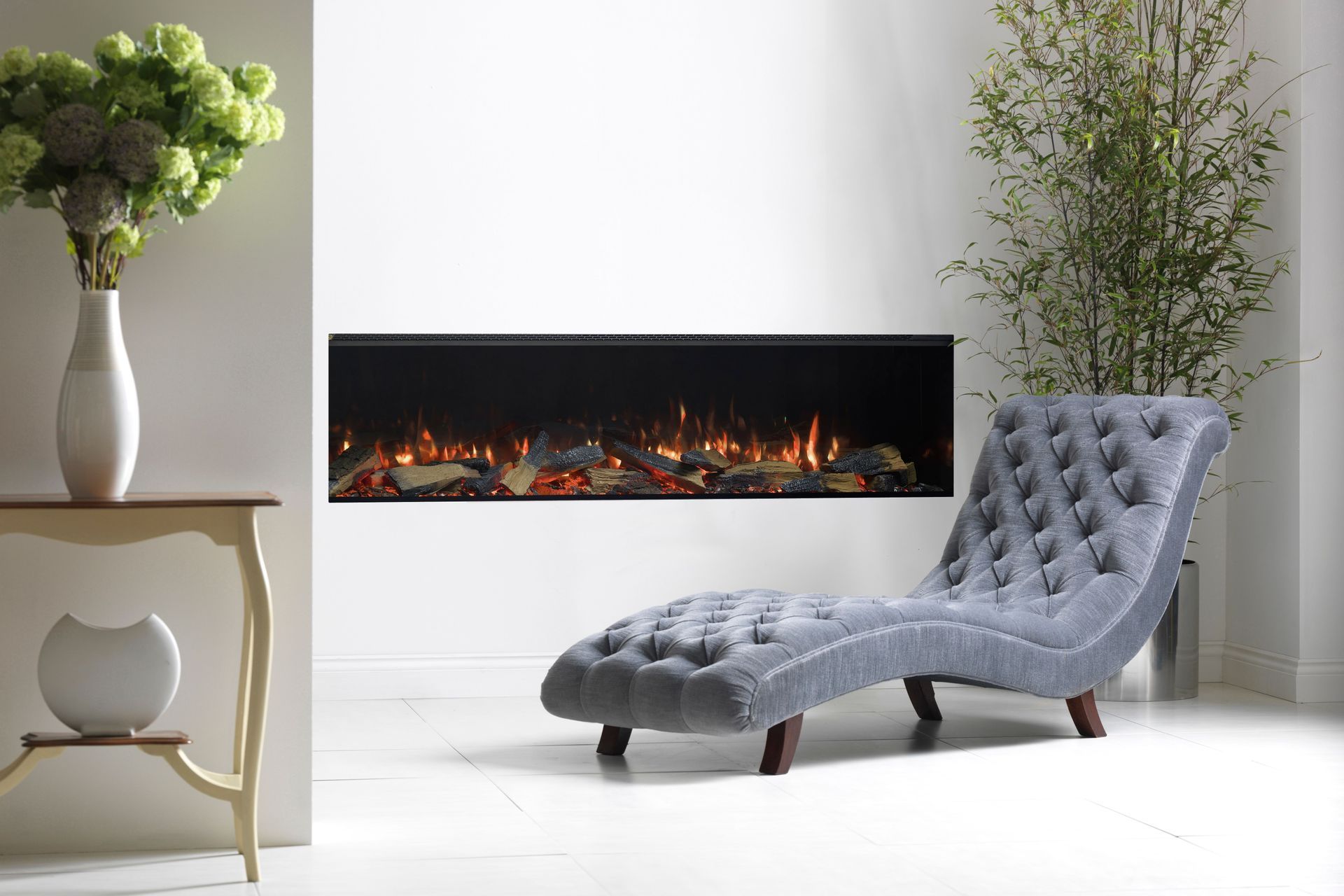 What sets the Rinnai ES 2200 apart is its three independently controlled lighting effects. You have full control over the speed, colour, and brightness of the flames, allowing you to customise the ambiance to suit your mood and preferences.