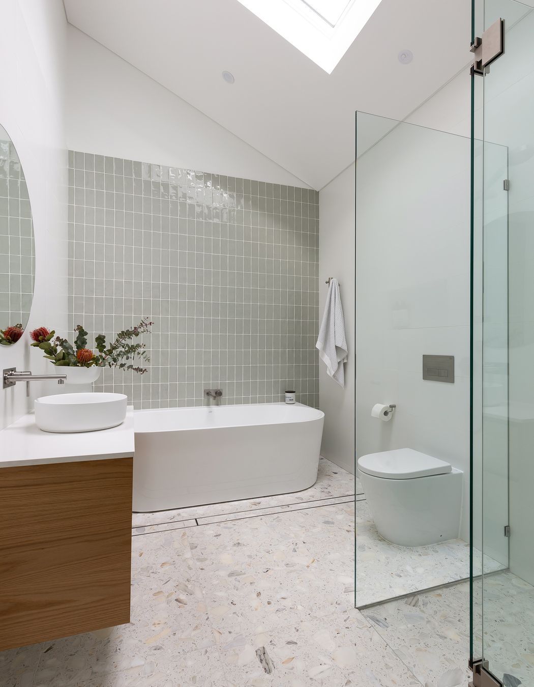 Milu Odourless in-wall cistern, pans and flushplates feature in Allambie residence By ViewThru and Christina Prescott design.