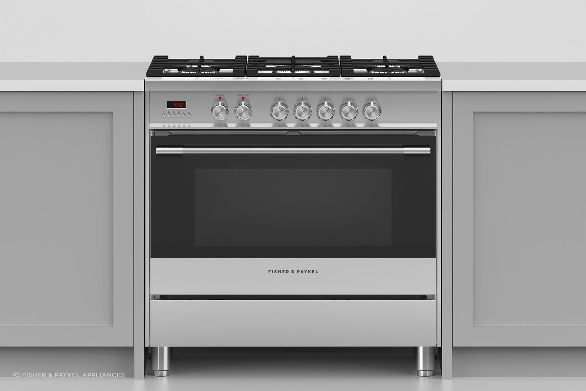 The Classic Series 5 Freestanding Cooker from Fisher & Paykel Appliances boasts a dual fuel system catering to a wide range of cooking needs.