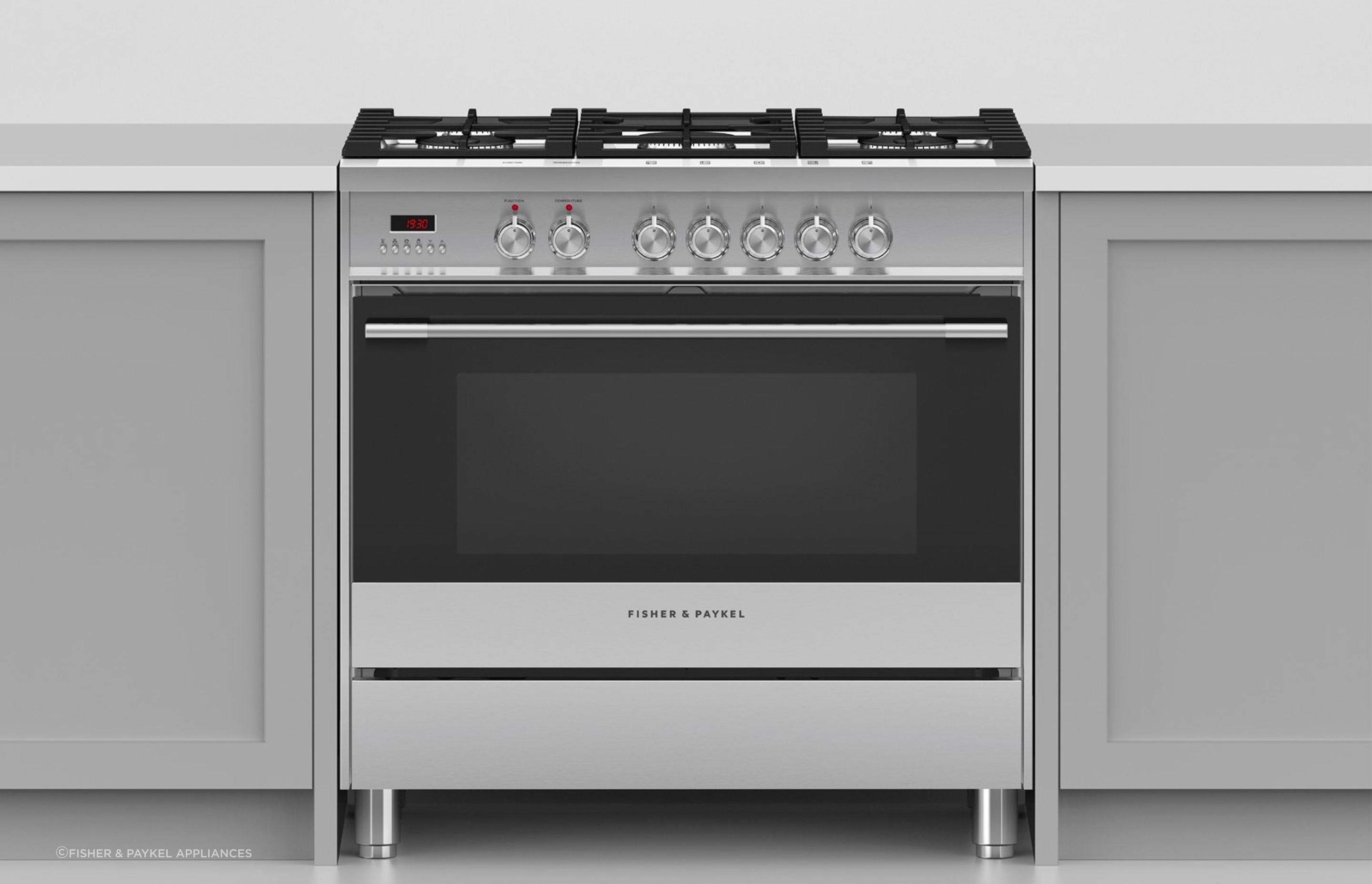The Classic Series 5 Freestanding Cooker from Fisher & Paykel Appliances boasts a dual fuel system catering to a wide range of cooking needs.